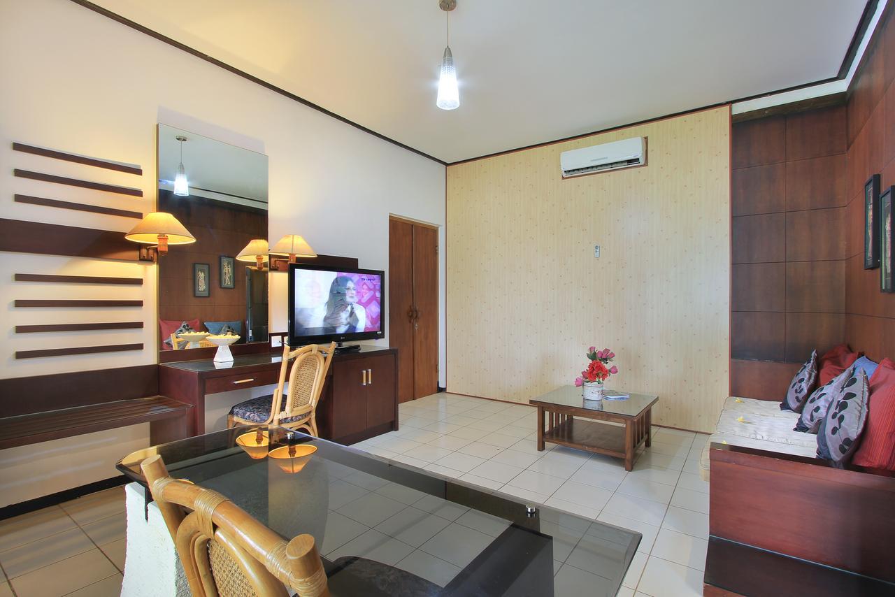 Hotel Puri Naga Beachfront Legian